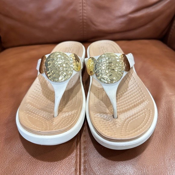 CROCS Shoes - Crocs Sanrah Metal Block Flip Flops Women White Gold Wedge Sandals Boho Travel 8